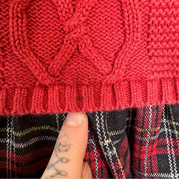 ⭐️5/15$⭐️ red plaid sweater/blouse - Picture 6 of 9